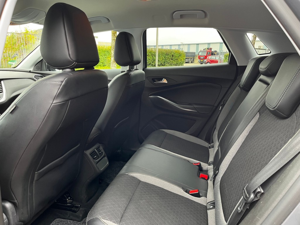 OPEL-GRANDLAND X-1.2 TURBO BUSINESS +