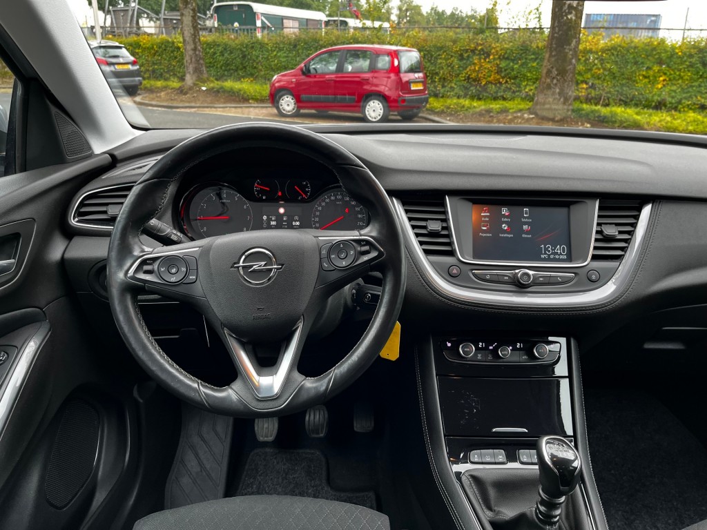 OPEL-GRANDLAND X-1.2 TURBO BUSINESS +