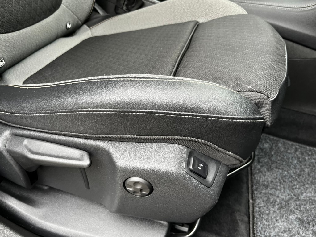 OPEL-GRANDLAND X-1.2 TURBO BUSINESS +