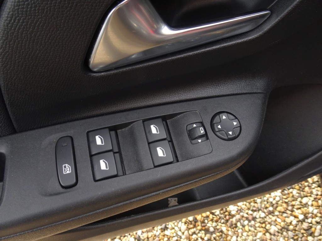 OPEL-CORSA-1.2 GS LINE