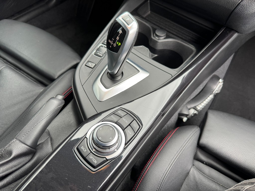 BMW-1-SERIE-118i 170pk Sportline,Leer,Xenon,Navi,Clima,Cruise,Dealer OH