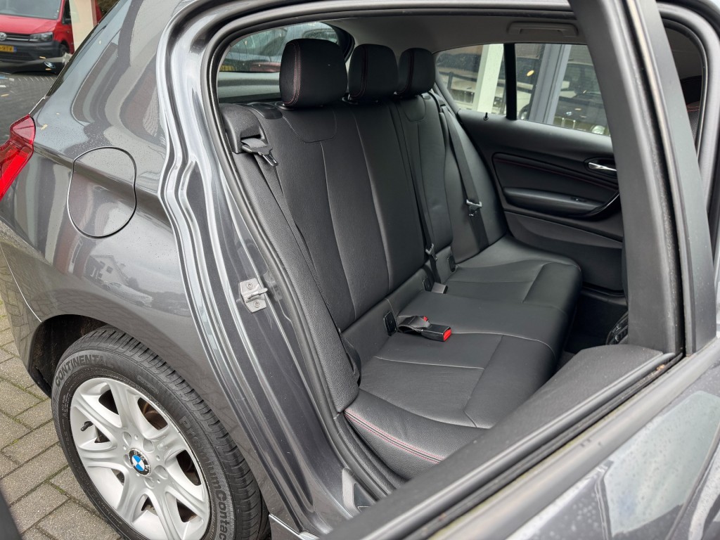 BMW-1-SERIE-118i 170pk Sportline,Leer,Xenon,Navi,Clima,Cruise,Dealer OH