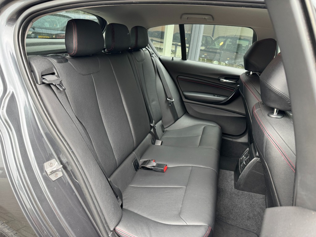 BMW-1-SERIE-118i 170pk Sportline,Leer,Xenon,Navi,Clima,Cruise,Dealer OH