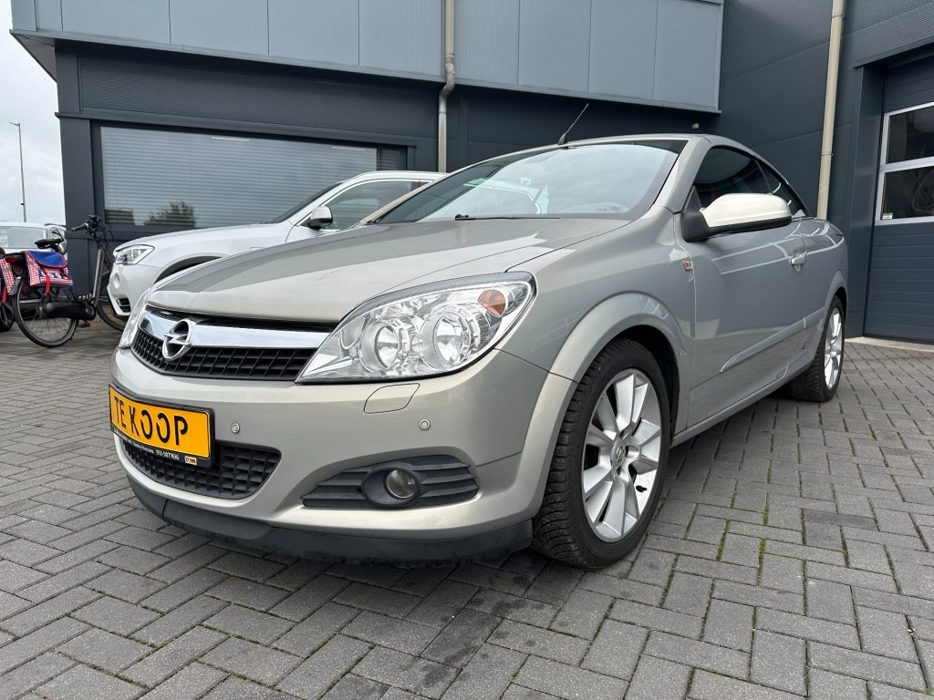 OPEL-ASTRA-Cabriolet 1.8 Cosmo Navigatie Leder stoelverw.