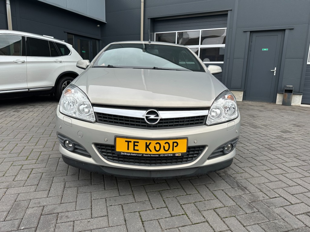 OPEL-ASTRA-Cabriolet 1.8 Cosmo Navigatie Leder stoelverw.