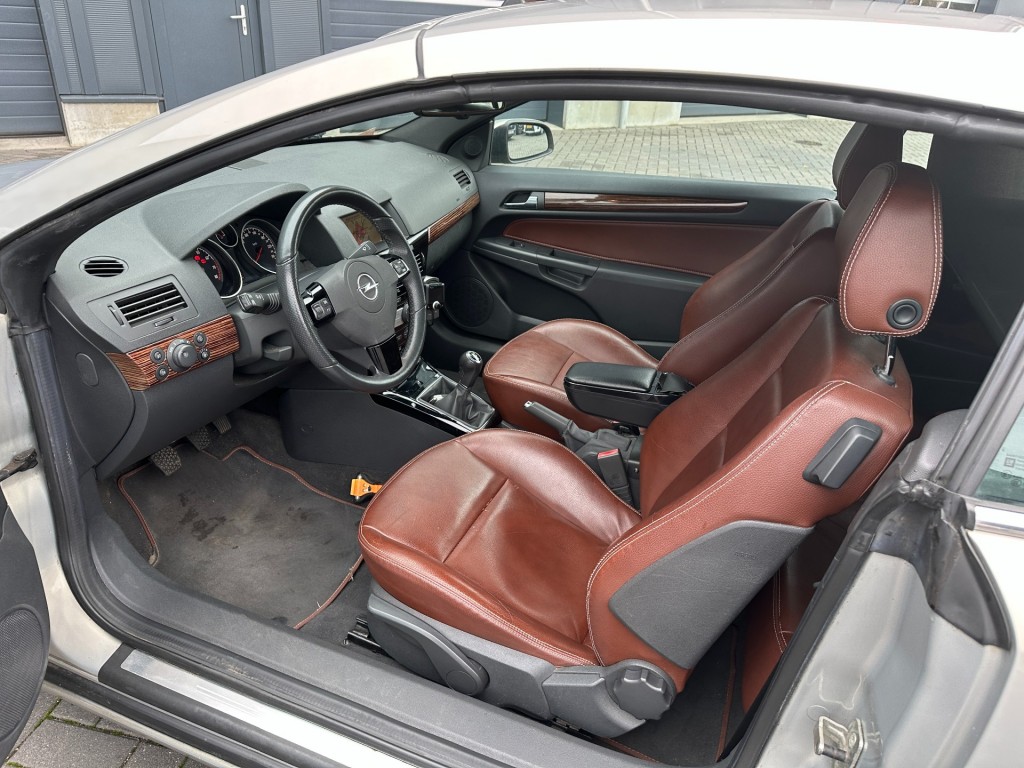 OPEL-ASTRA-Cabriolet 1.8 Cosmo Navigatie Leder stoelverw.