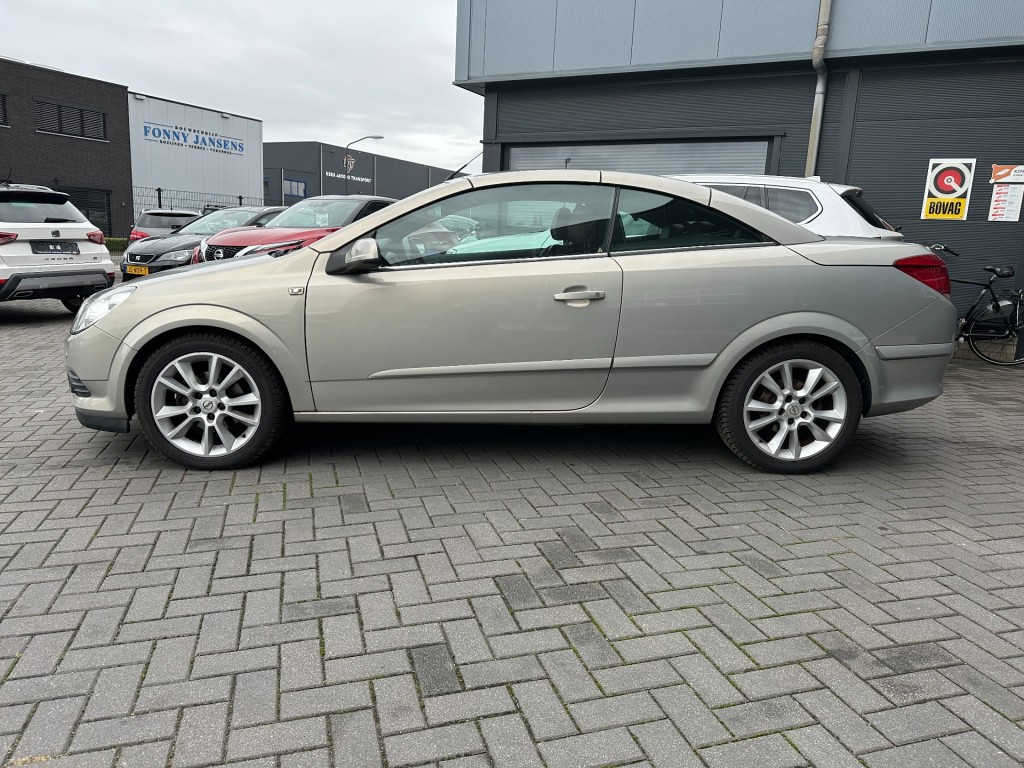 OPEL-ASTRA-Cabriolet 1.8 Cosmo Navigatie Leder stoelverw.