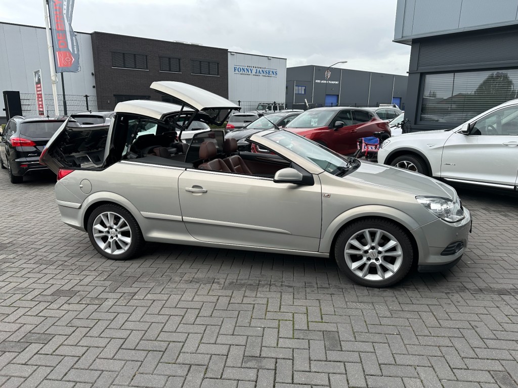 OPEL-ASTRA-Cabriolet 1.8 Cosmo Navigatie Leder stoelverw.