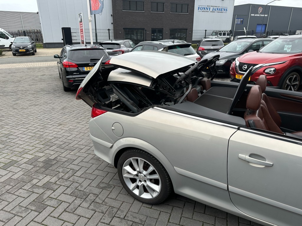 OPEL-ASTRA-Cabriolet 1.8 Cosmo Navigatie Leder stoelverw.