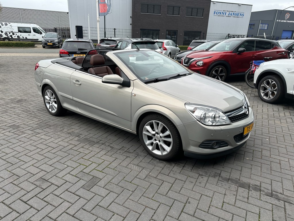 OPEL-ASTRA-Cabriolet 1.8 Cosmo Navigatie Leder stoelverw.