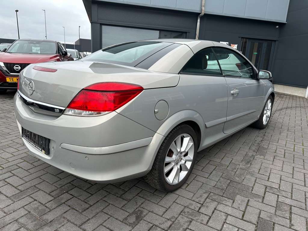 OPEL-ASTRA-Cabriolet 1.8 Cosmo Navigatie Leder stoelverw.