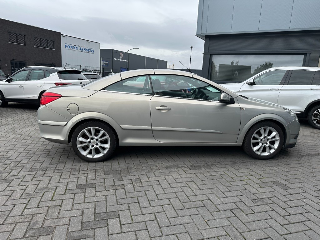 OPEL-ASTRA-Cabriolet 1.8 Cosmo Navigatie Leder stoelverw.