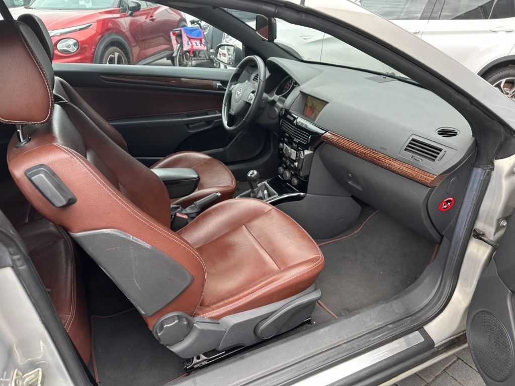 OPEL-ASTRA-Cabriolet 1.8 Cosmo Navigatie Leder stoelverw.