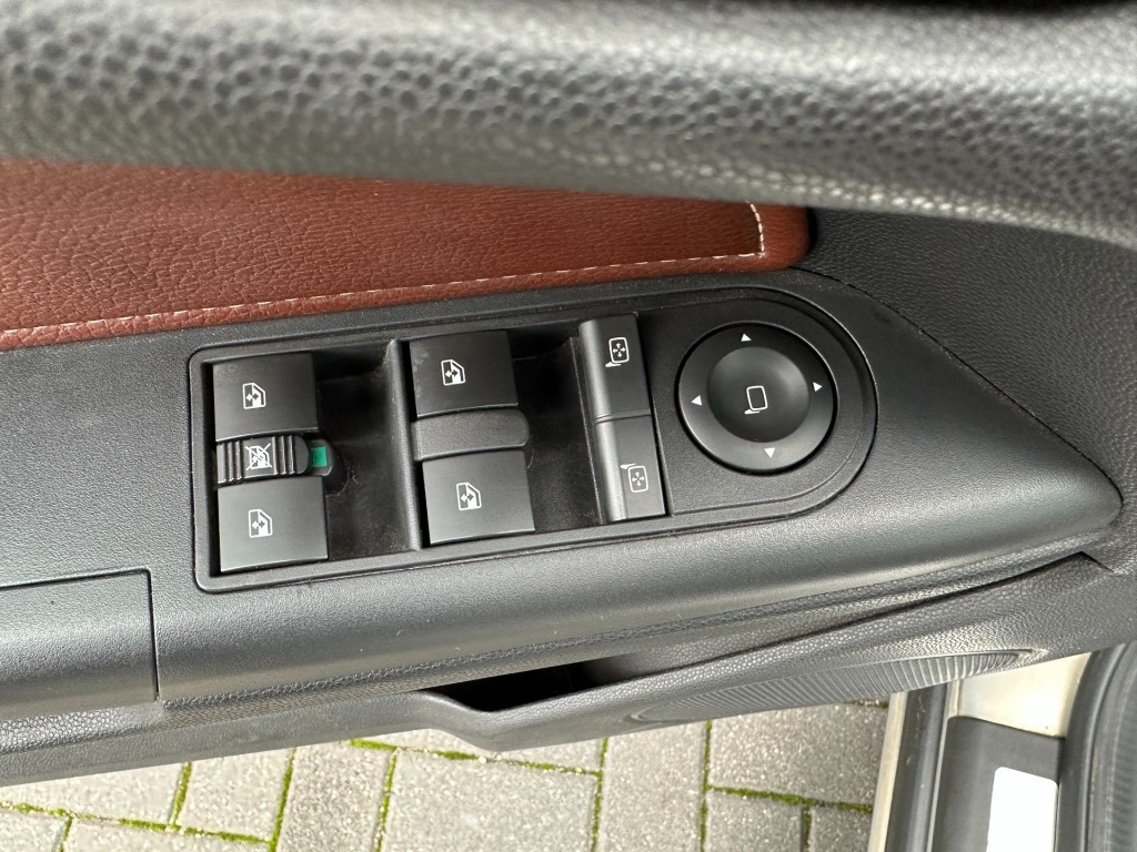 OPEL-ASTRA-Cabriolet 1.8 Cosmo Navigatie Leder stoelverw.