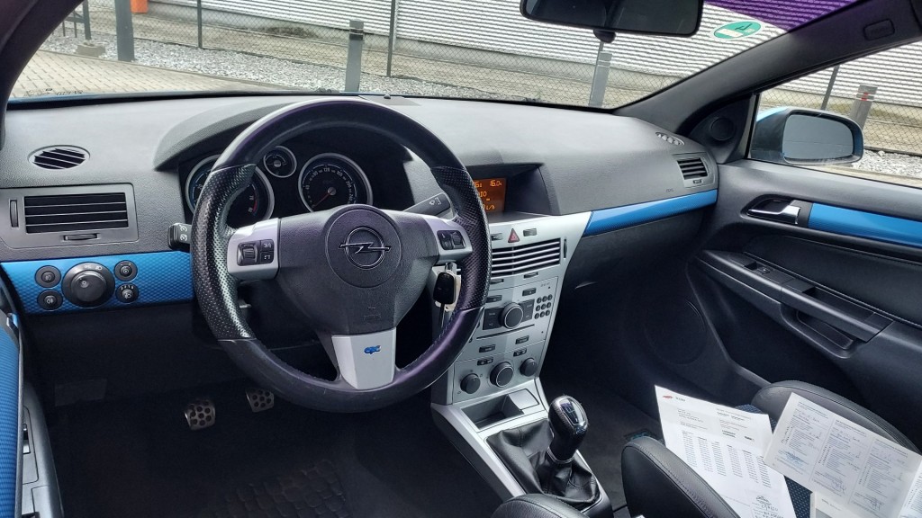 OPEL-ASTRA-2.0 OPC 177kW / met Nieuwe Distributieriem en APK