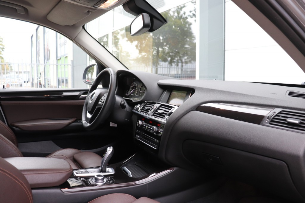 BMW-X3-XDRIVE 20I HIGH EXECUTIVE AUT/HEAD.UP/KEYLESS/ADAP.CR/LANEW.