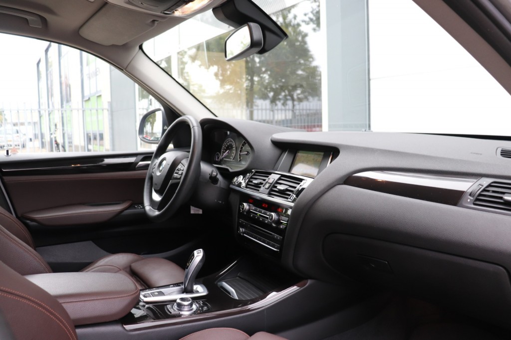 BMW-X3-XDRIVE 20I HIGH EXECUTIVE AUT/HEAD.UP/KEYLESS/ADAP.CR/LANEW.