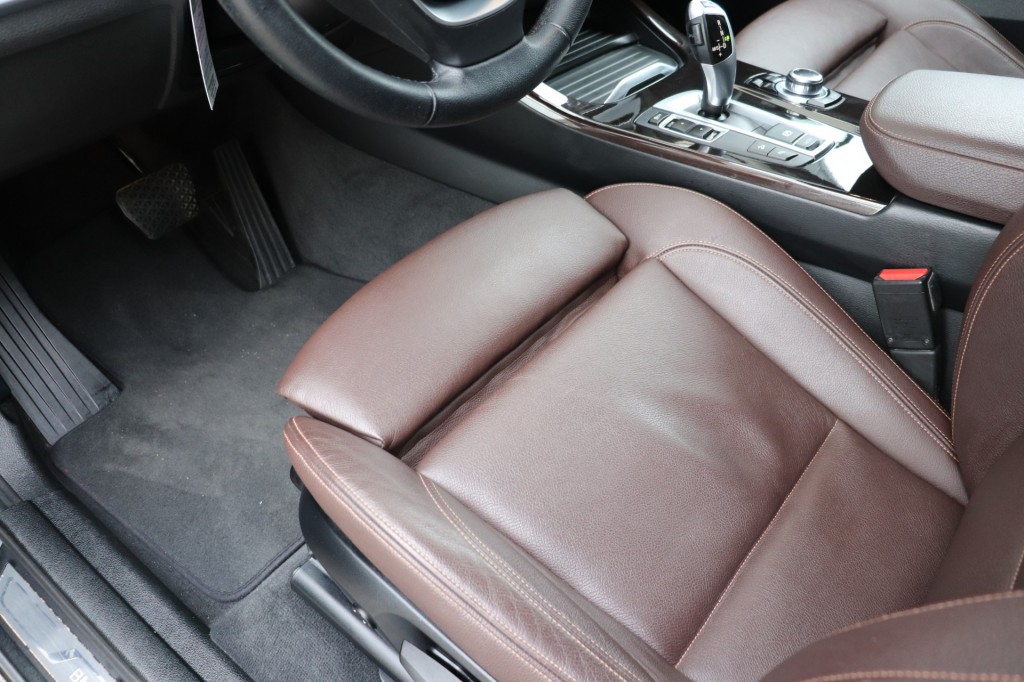 BMW-X3-XDRIVE 20I HIGH EXECUTIVE AUT/HEAD.UP/KEYLESS/ADAP.CR/LANEW.