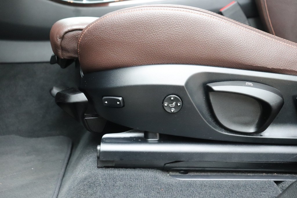 BMW-X3-XDRIVE 20I HIGH EXECUTIVE AUT/HEAD.UP/KEYLESS/ADAP.CR/LANEW.