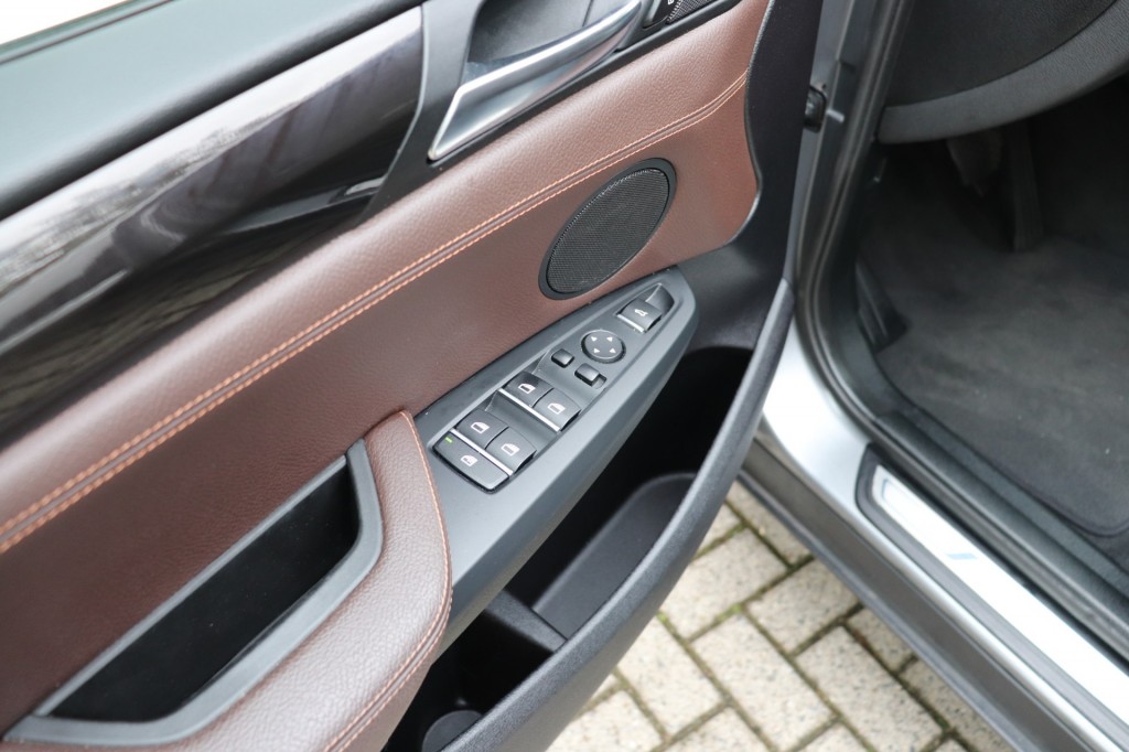 BMW-X3-XDRIVE 20I HIGH EXECUTIVE AUT/HEAD.UP/KEYLESS/ADAP.CR/LANEW.