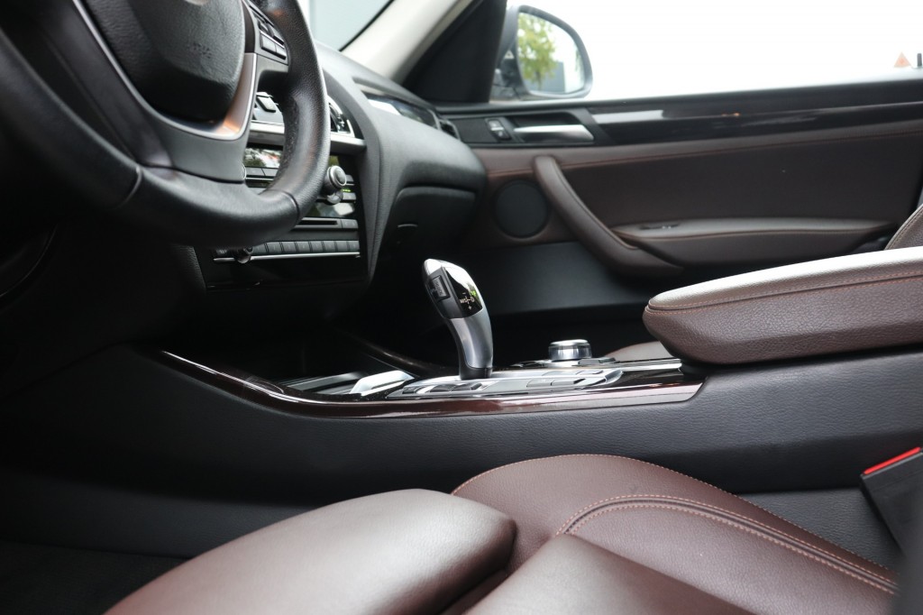 BMW-X3-XDRIVE 20I HIGH EXECUTIVE AUT/HEAD.UP/KEYLESS/ADAP.CR/LANEW.