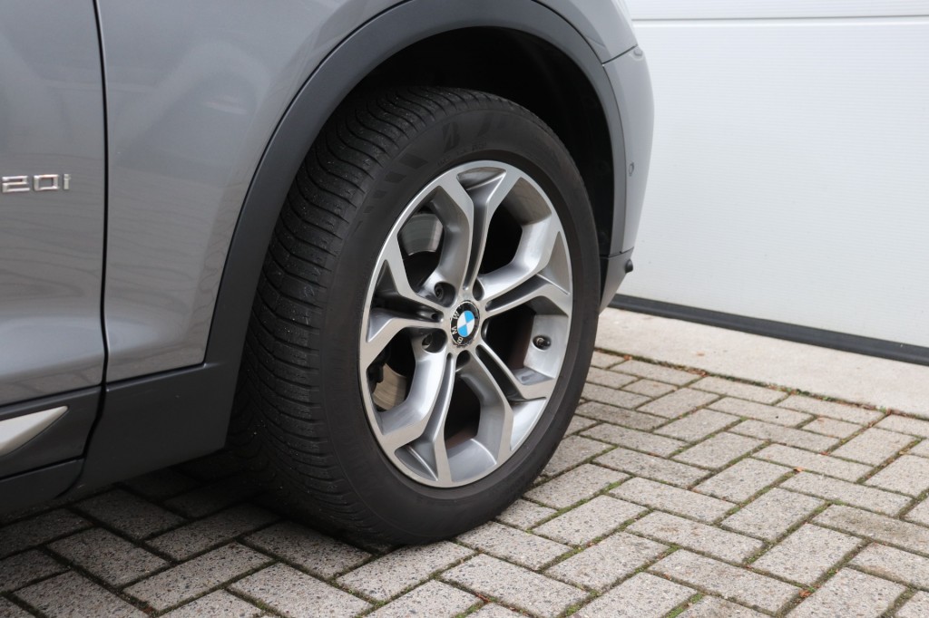 BMW-X3-XDRIVE 20I HIGH EXECUTIVE AUT/HEAD.UP/KEYLESS/ADAP.CR/LANEW.