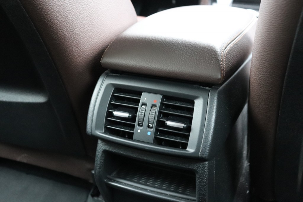 BMW-X3-XDRIVE 20I HIGH EXECUTIVE AUT/HEAD.UP/KEYLESS/ADAP.CR/LANEW.