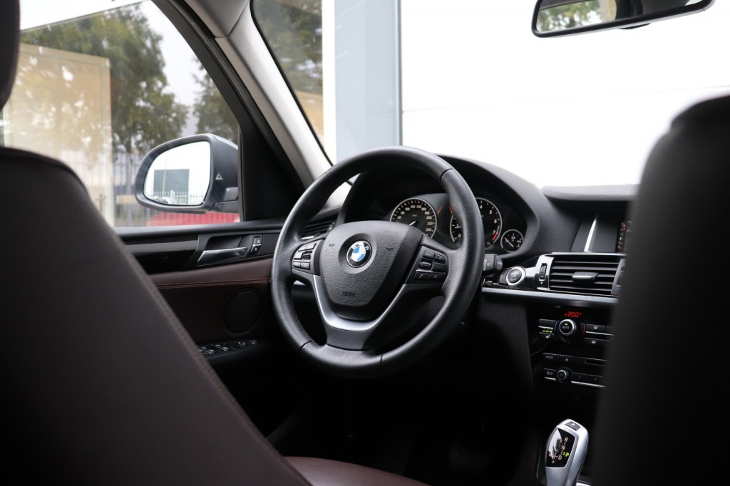 BMW-X3-XDRIVE 20I HIGH EXECUTIVE AUT/HEAD.UP/KEYLESS/ADAP.CR/LANEW.