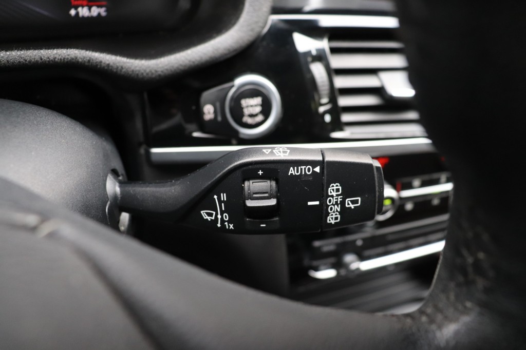 BMW-X3-XDRIVE 20I HIGH EXECUTIVE AUT/HEAD.UP/KEYLESS/ADAP.CR/LANEW.