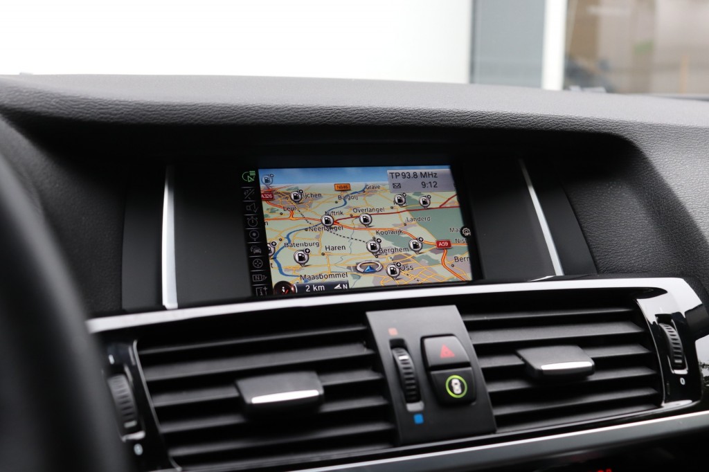 BMW-X3-XDRIVE 20I HIGH EXECUTIVE AUT/HEAD.UP/KEYLESS/ADAP.CR/LANEW.