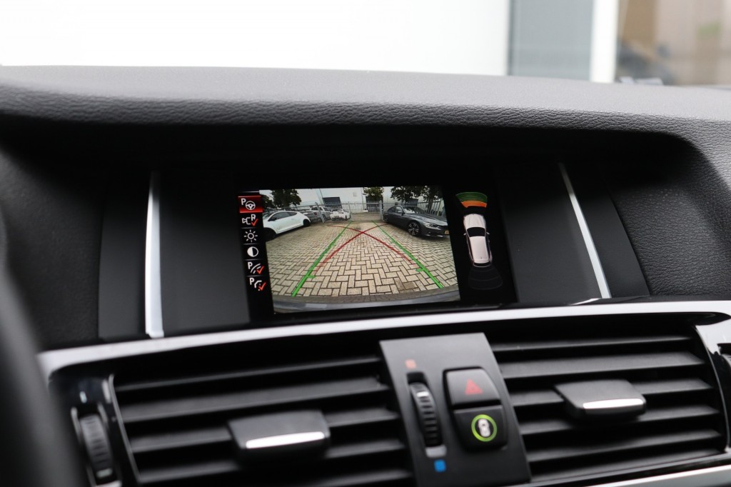 BMW-X3-XDRIVE 20I HIGH EXECUTIVE AUT/HEAD.UP/KEYLESS/ADAP.CR/LANEW.