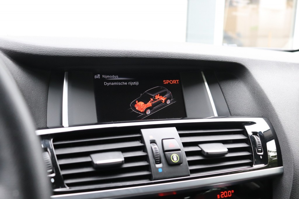 BMW-X3-XDRIVE 20I HIGH EXECUTIVE AUT/HEAD.UP/KEYLESS/ADAP.CR/LANEW.