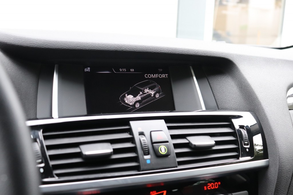 BMW-X3-XDRIVE 20I HIGH EXECUTIVE AUT/HEAD.UP/KEYLESS/ADAP.CR/LANEW.