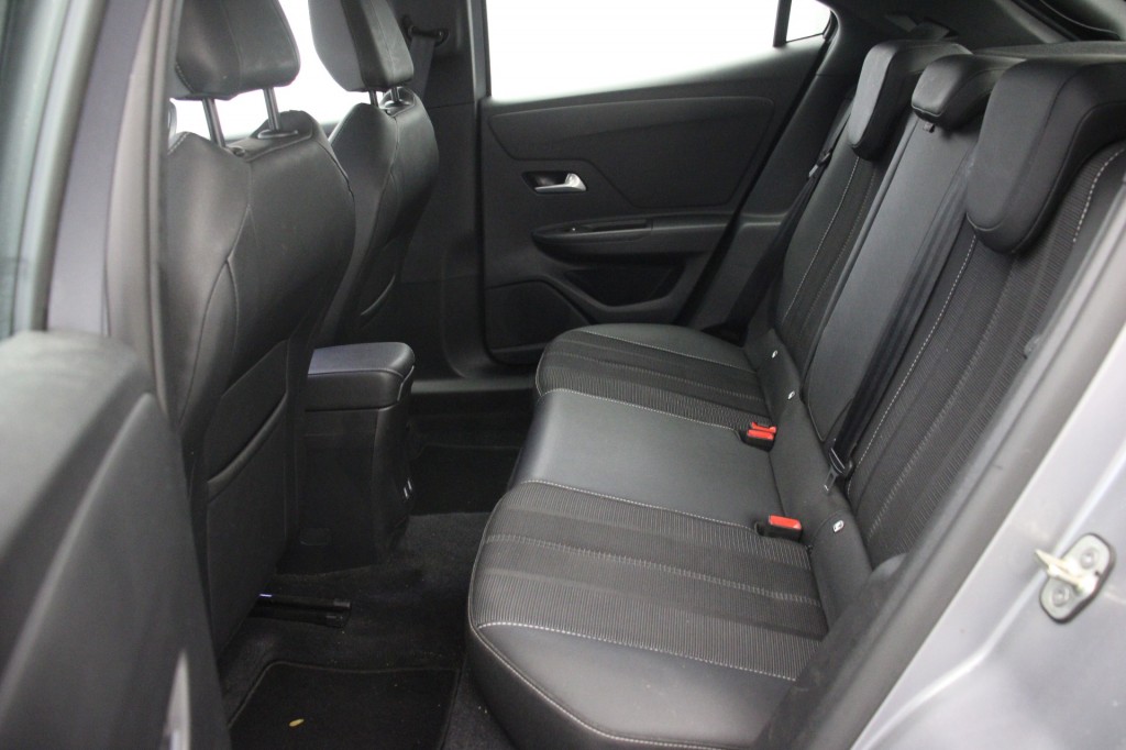 OPEL-MOKKA-E-Elegance 50-kWh 11kw - Carplay, Navi, Camera, Clima, Stoel/Stuur verwarming