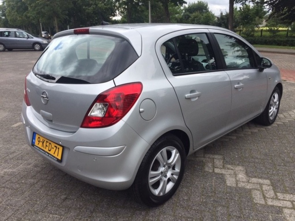 OPEL-CORSA-1.2 Anniversay Edition / AIRCO / CRUISE / NAVI / MULTIMEDIA