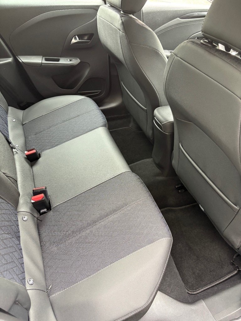 OPEL-CORSA-1.2 T Automaat Winterpakket Navigatie app Airco PDC Leder Half