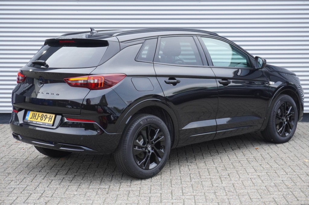 OPEL-GRANDLAND-1.2 Turbo GS / Camera + PDC / Navi Pro / 18 inch / DAB+