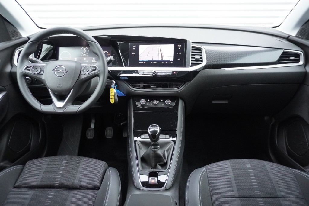 OPEL-GRANDLAND-1.2 Turbo GS / Camera + PDC / Navi Pro / 18 inch / DAB+