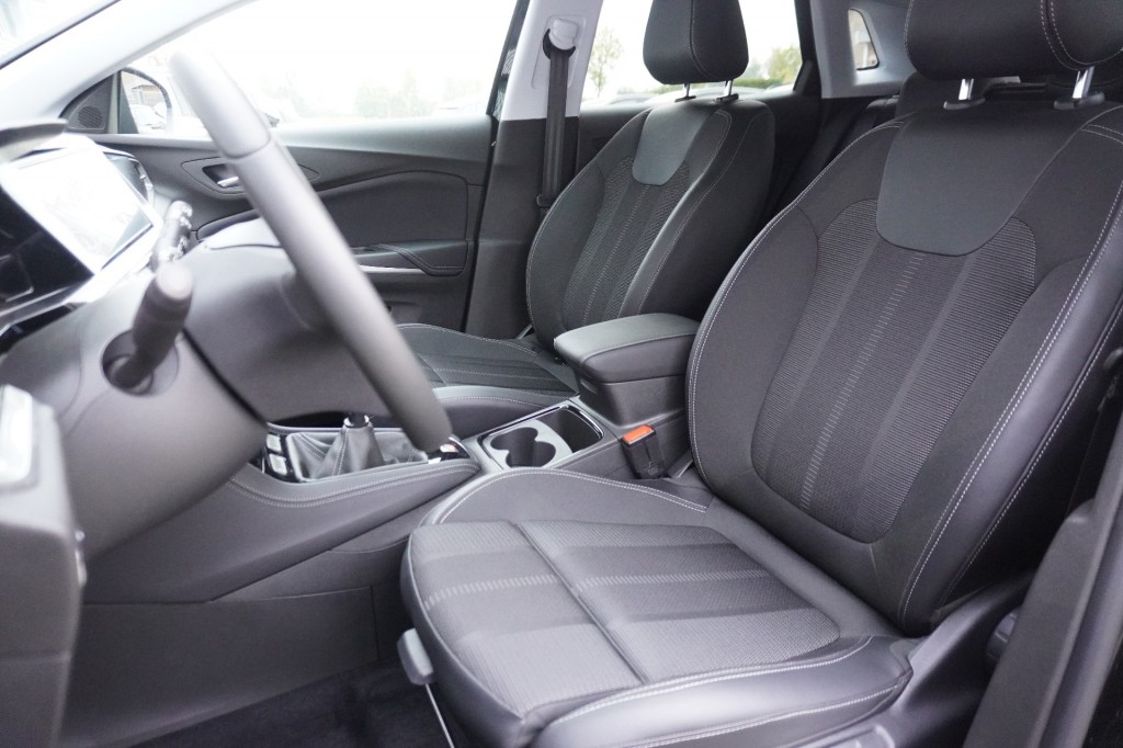 OPEL-GRANDLAND-1.2 Turbo GS / Camera + PDC / Navi Pro / 18 inch / DAB+