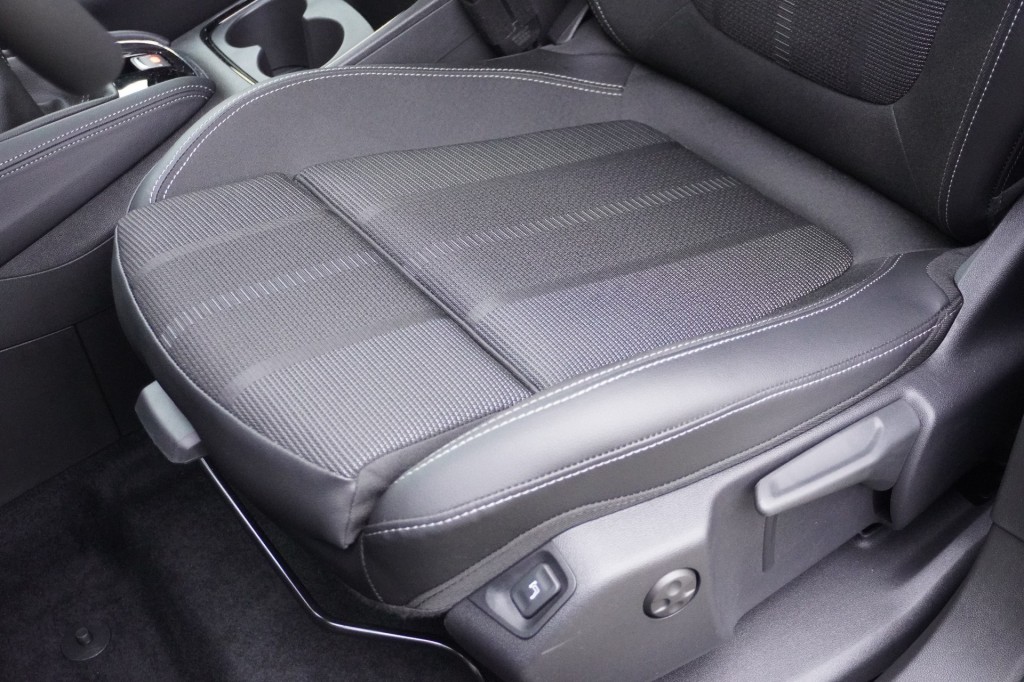 OPEL-GRANDLAND-1.2 Turbo GS / Camera + PDC / Navi Pro / 18 inch / DAB+