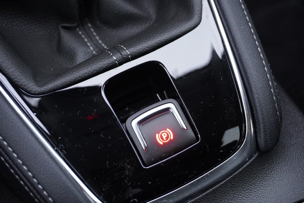 OPEL-GRANDLAND-1.2 Turbo GS / Camera + PDC / Navi Pro / 18 inch / DAB+