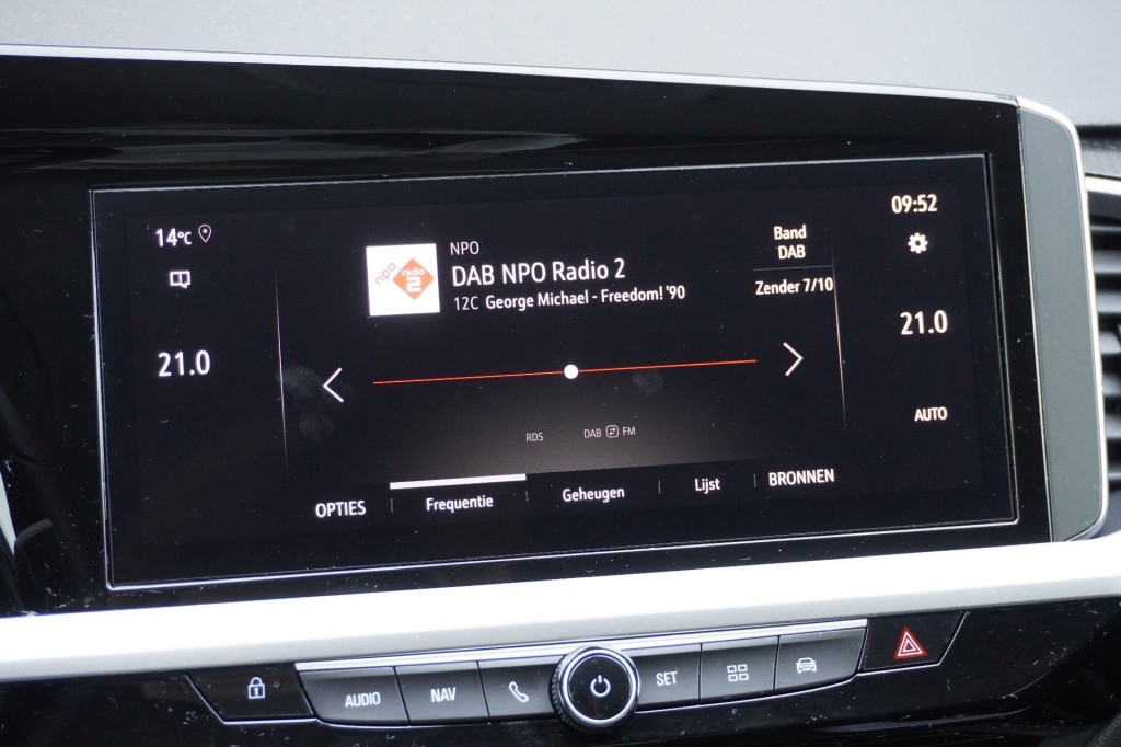 OPEL-GRANDLAND-1.2 Turbo GS / Camera + PDC / Navi Pro / 18 inch / DAB+