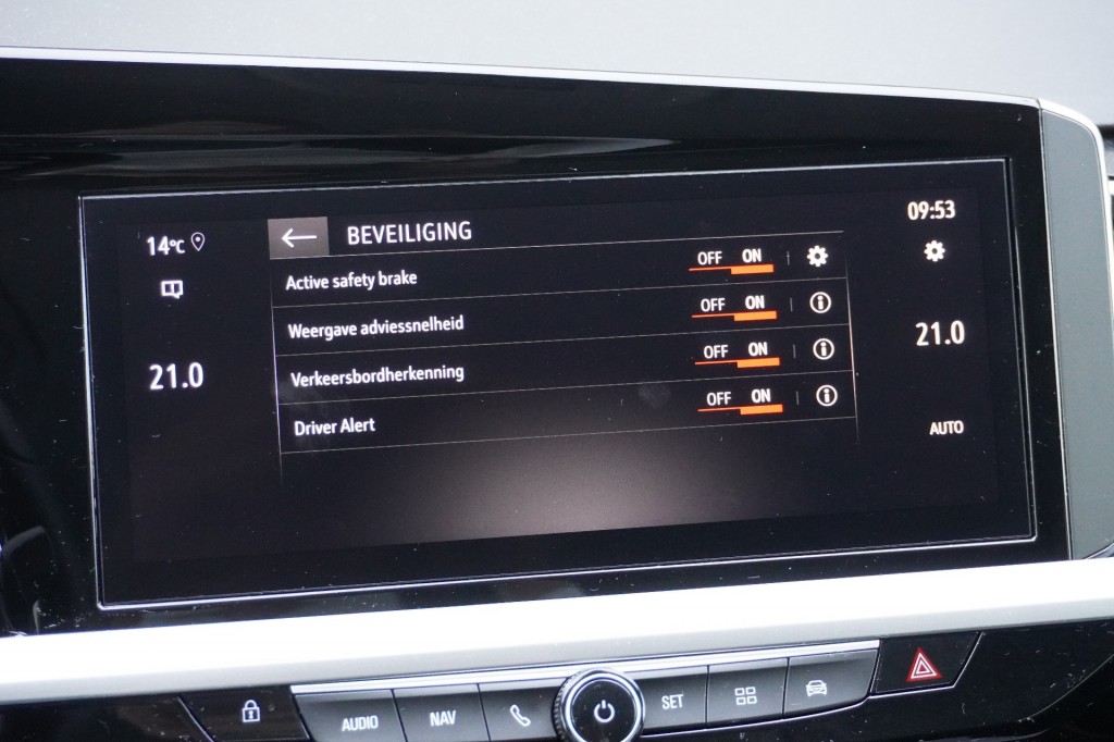 OPEL-GRANDLAND-1.2 Turbo GS / Camera + PDC / Navi Pro / 18 inch / DAB+