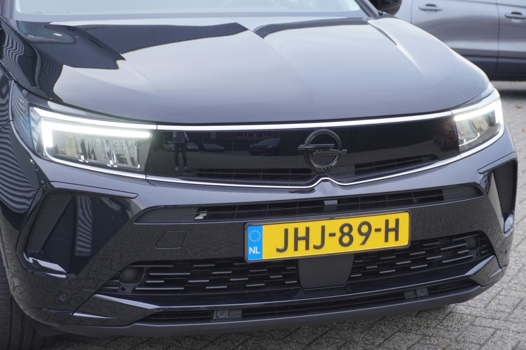 OPEL-GRANDLAND-1.2 Turbo GS / Camera + PDC / Navi Pro / 18 inch / DAB+