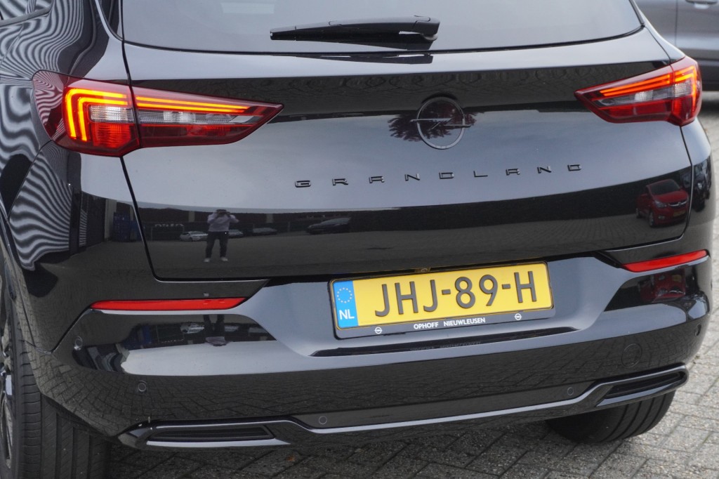OPEL-GRANDLAND-1.2 Turbo GS / Camera + PDC / Navi Pro / 18 inch / DAB+