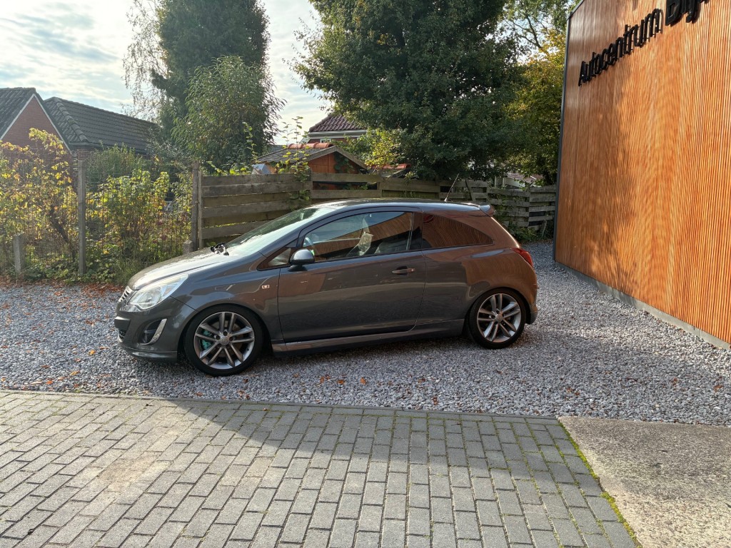 OPEL-CORSA-1.6-16V T Color Edition OPC-Line