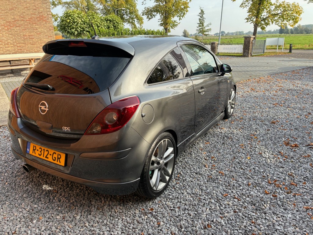 OPEL-CORSA-1.6-16V T Color Edition OPC-Line