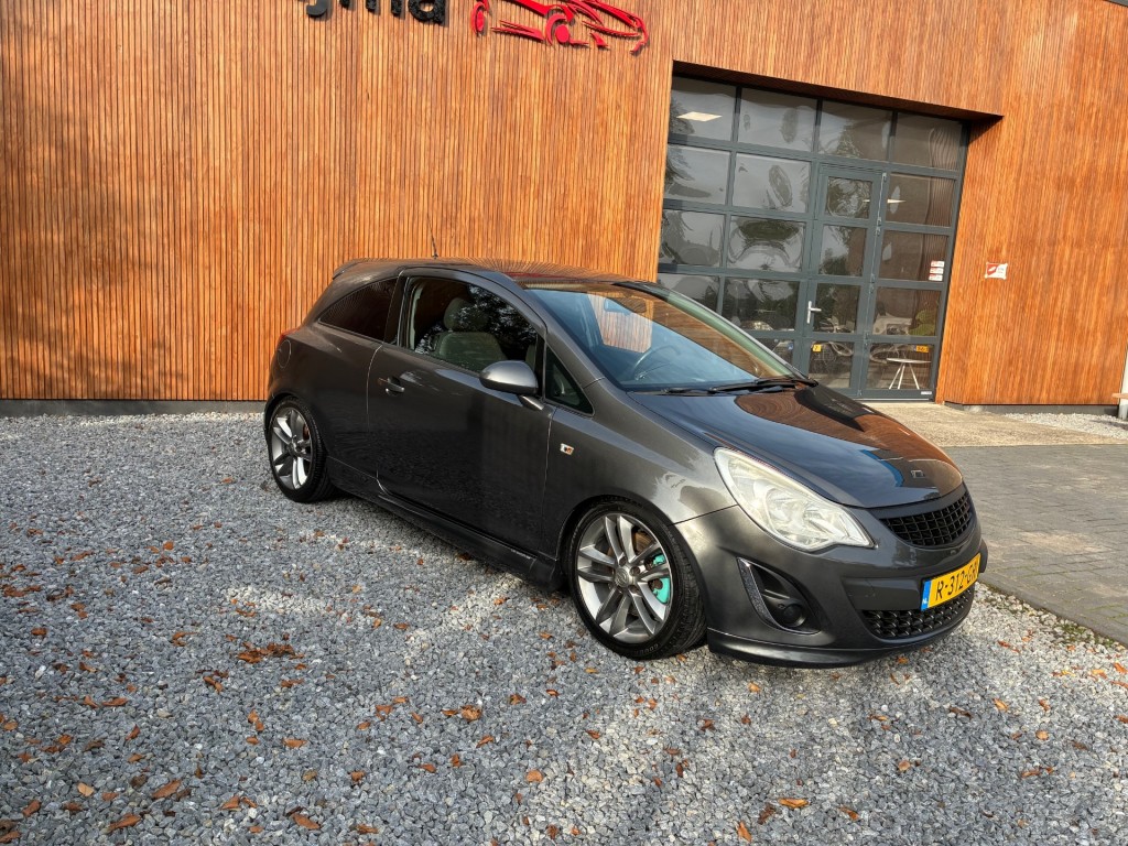 OPEL-CORSA-1.6-16V T Color Edition OPC-Line