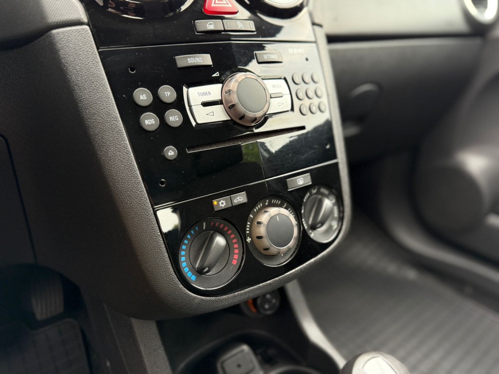 OPEL-CORSA-1.2-16V AUT 5 Deurs