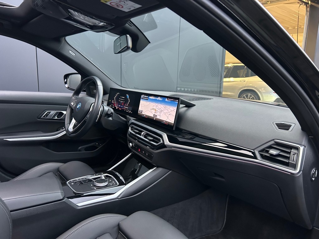 BMW-3-SERIE-Touring 330e xDrive Pano ACC Leder H/K Sfeerlicht L-Cockpit Trekhaak